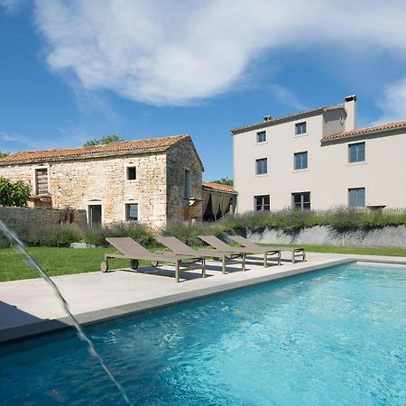 Cozy Home In Tinjan With Outdoor Swimming Pool Extérieur photo