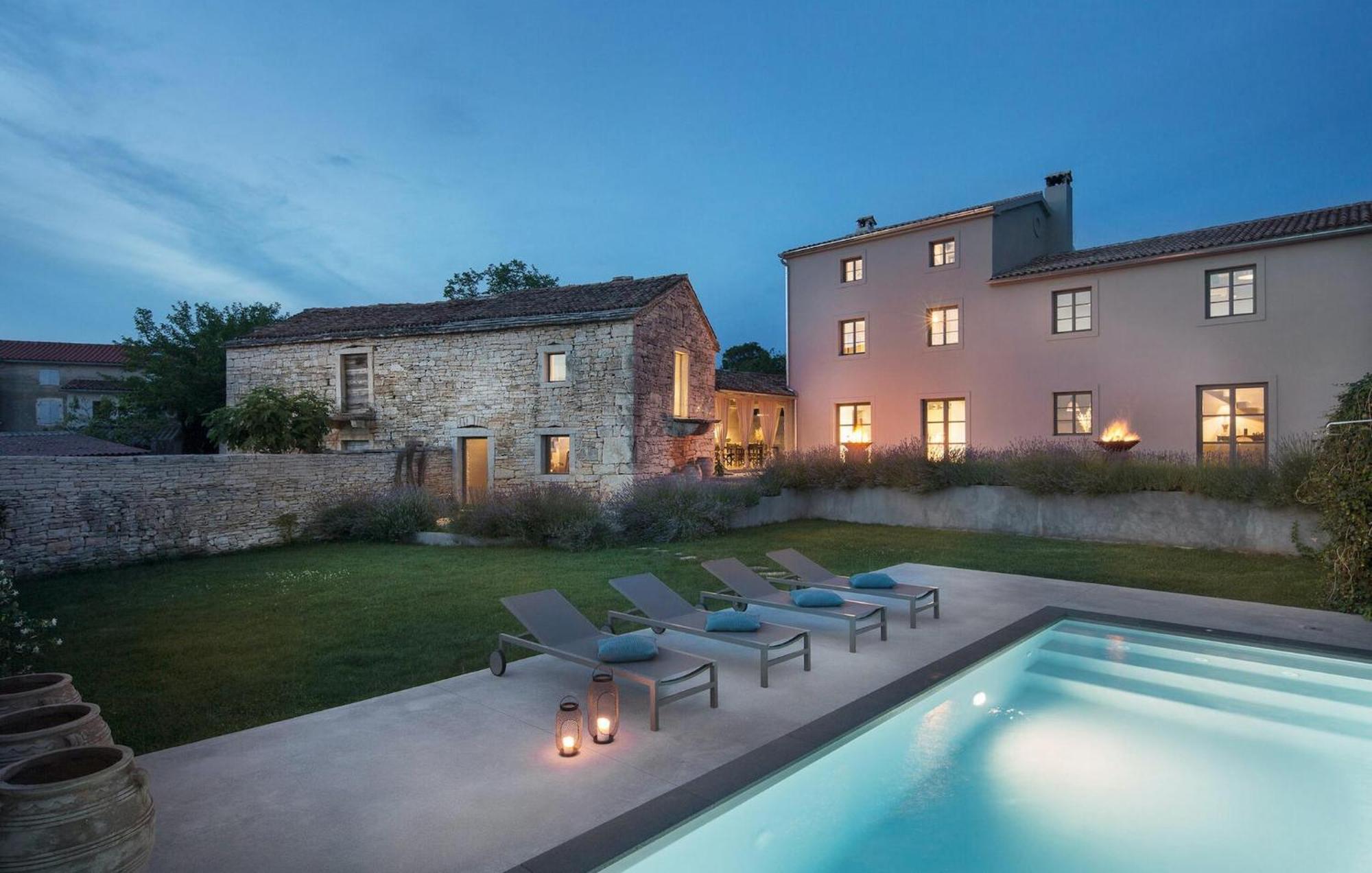 Cozy Home In Tinjan With Outdoor Swimming Pool Extérieur photo