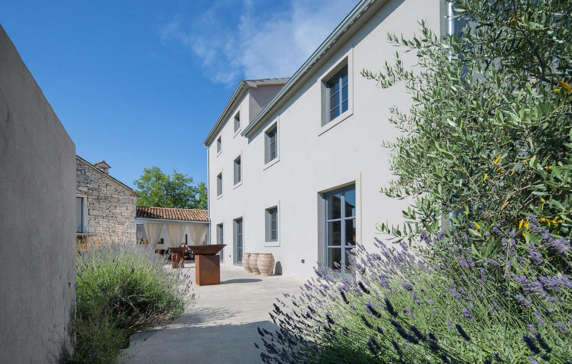 Cozy Home In Tinjan With Outdoor Swimming Pool Extérieur photo